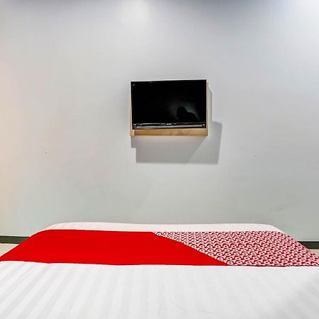 OYO Flagship 90891 Parang Kusumo Residence Krembangan Bagian luar foto
