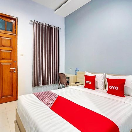 OYO Flagship 90891 Parang Kusumo Residence Krembangan Bagian luar foto