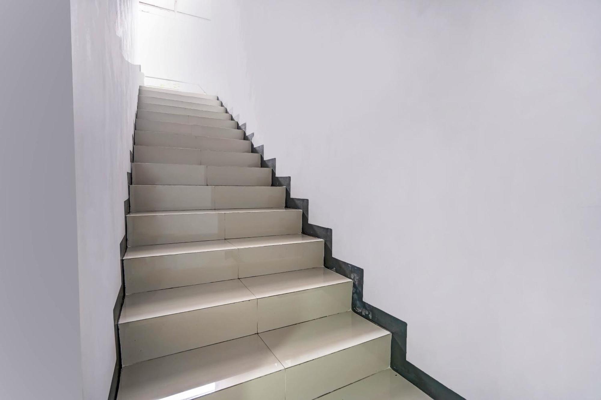 OYO Flagship 90891 Parang Kusumo Residence Krembangan Bagian luar foto