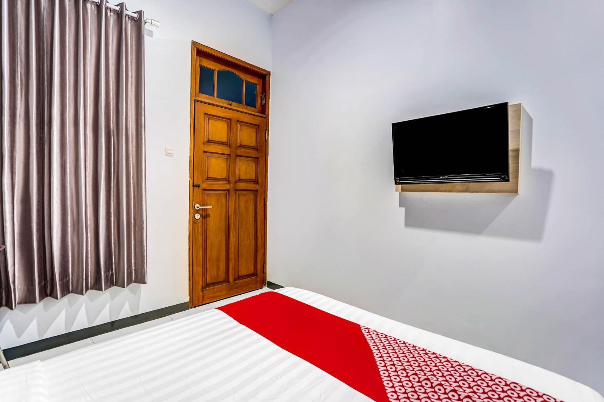 OYO Flagship 90891 Parang Kusumo Residence Krembangan Bagian luar foto