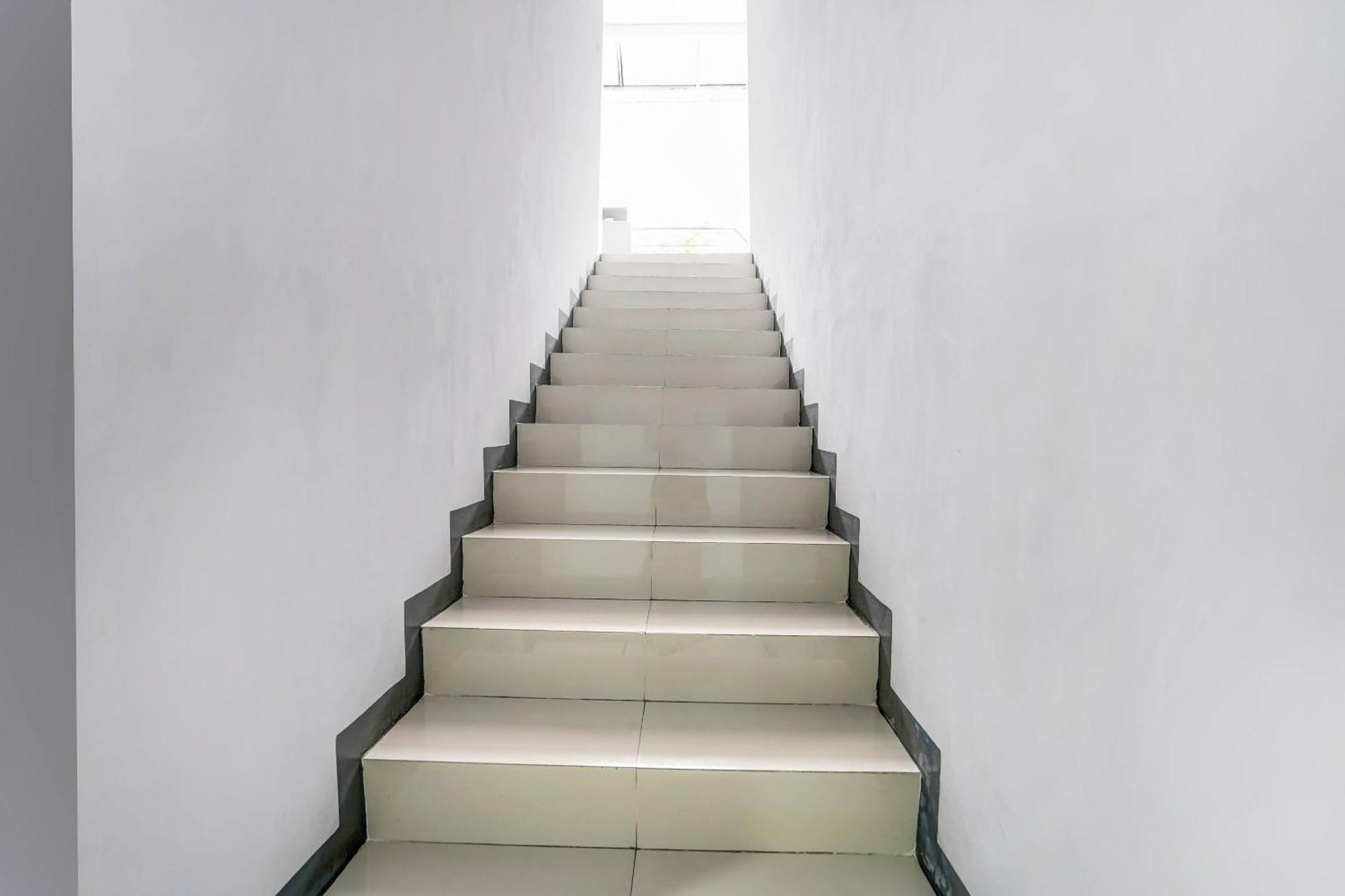OYO Flagship 90891 Parang Kusumo Residence Krembangan Bagian luar foto