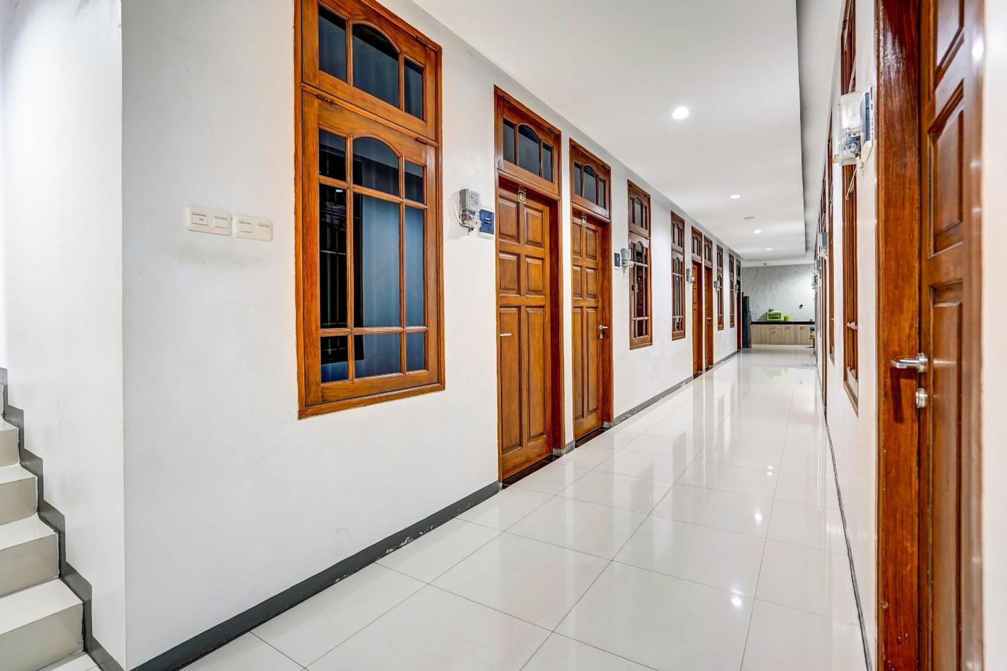 OYO Flagship 90891 Parang Kusumo Residence Krembangan Bagian luar foto