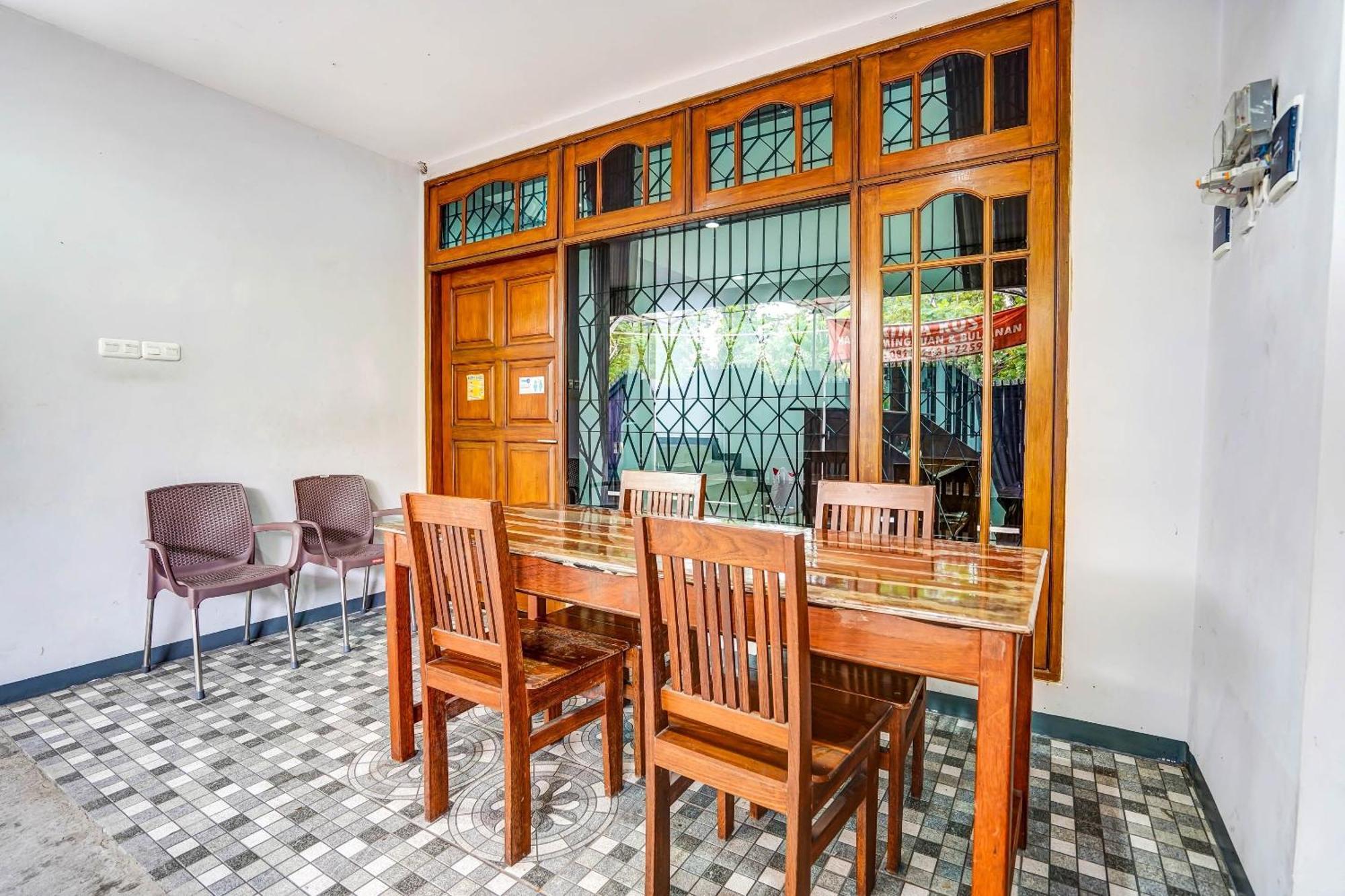 OYO Flagship 90891 Parang Kusumo Residence Krembangan Bagian luar foto