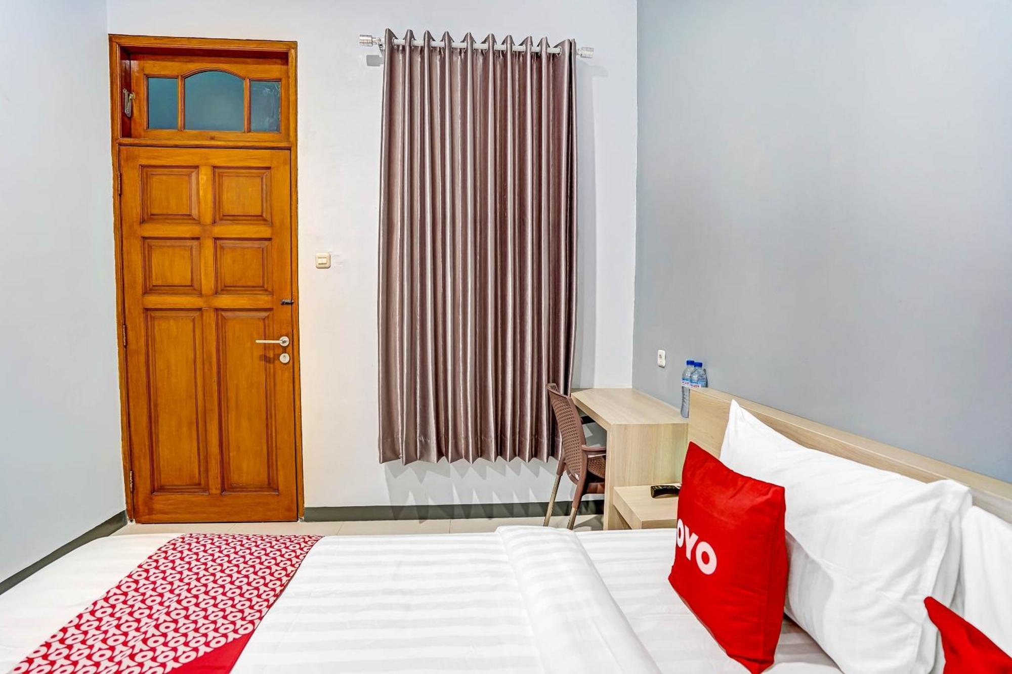 OYO Flagship 90891 Parang Kusumo Residence Krembangan Bagian luar foto