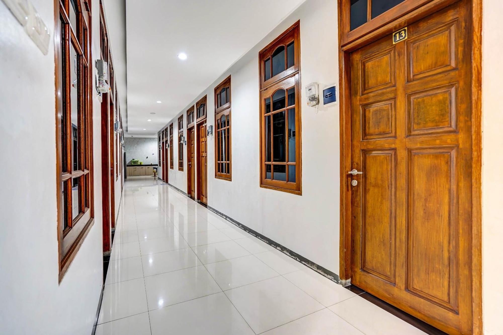 OYO Flagship 90891 Parang Kusumo Residence Krembangan Bagian luar foto