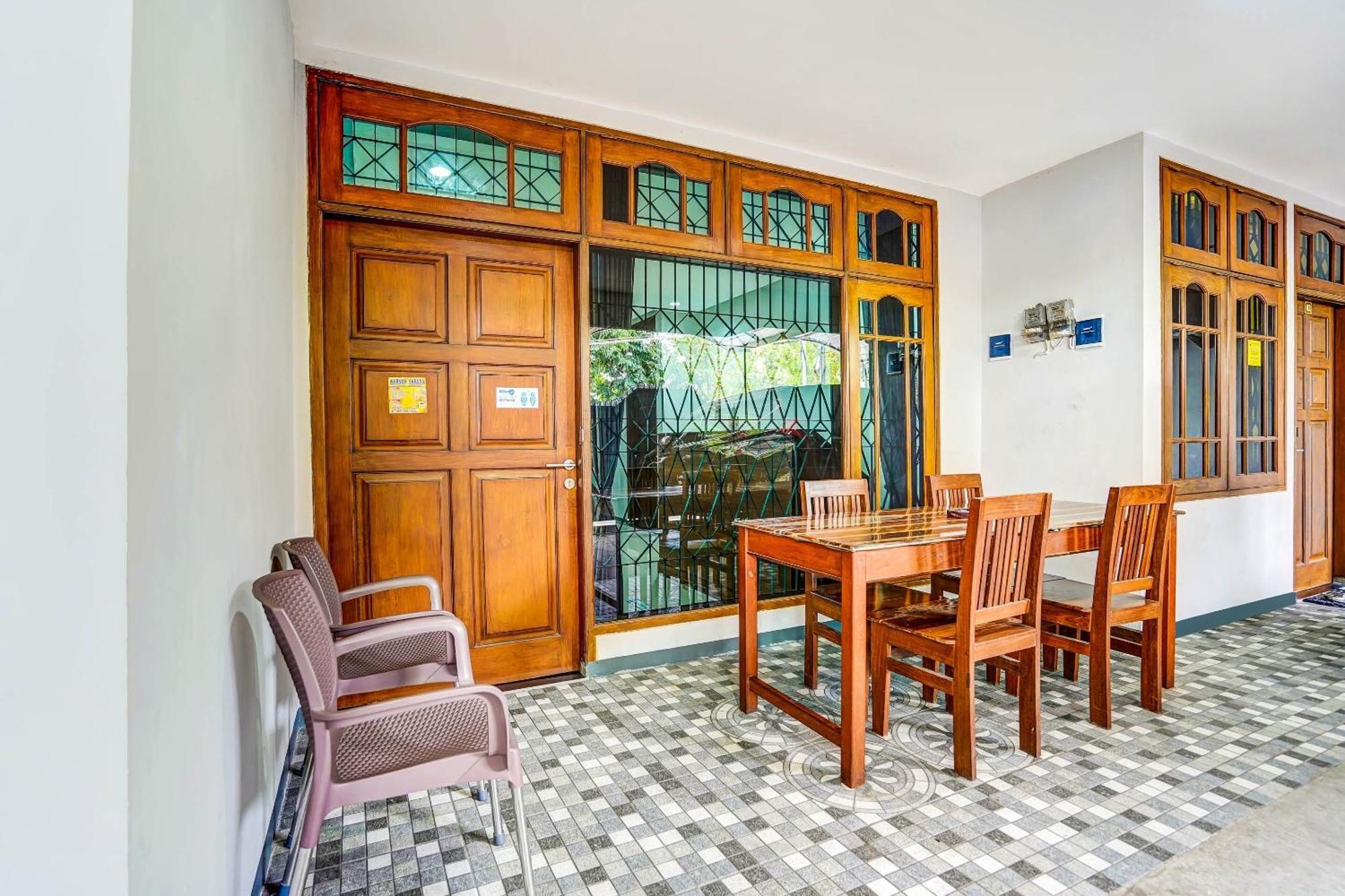 OYO Flagship 90891 Parang Kusumo Residence Krembangan Bagian luar foto