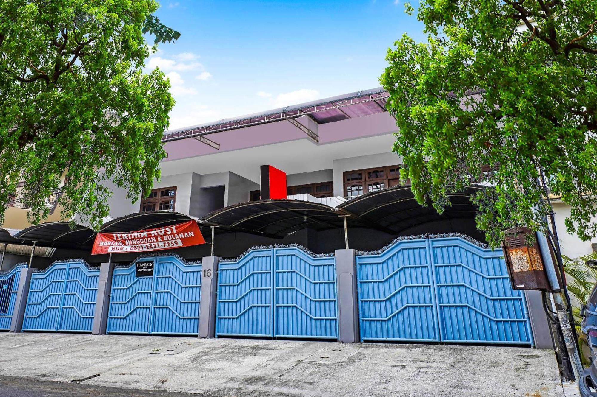 OYO Flagship 90891 Parang Kusumo Residence Krembangan Bagian luar foto